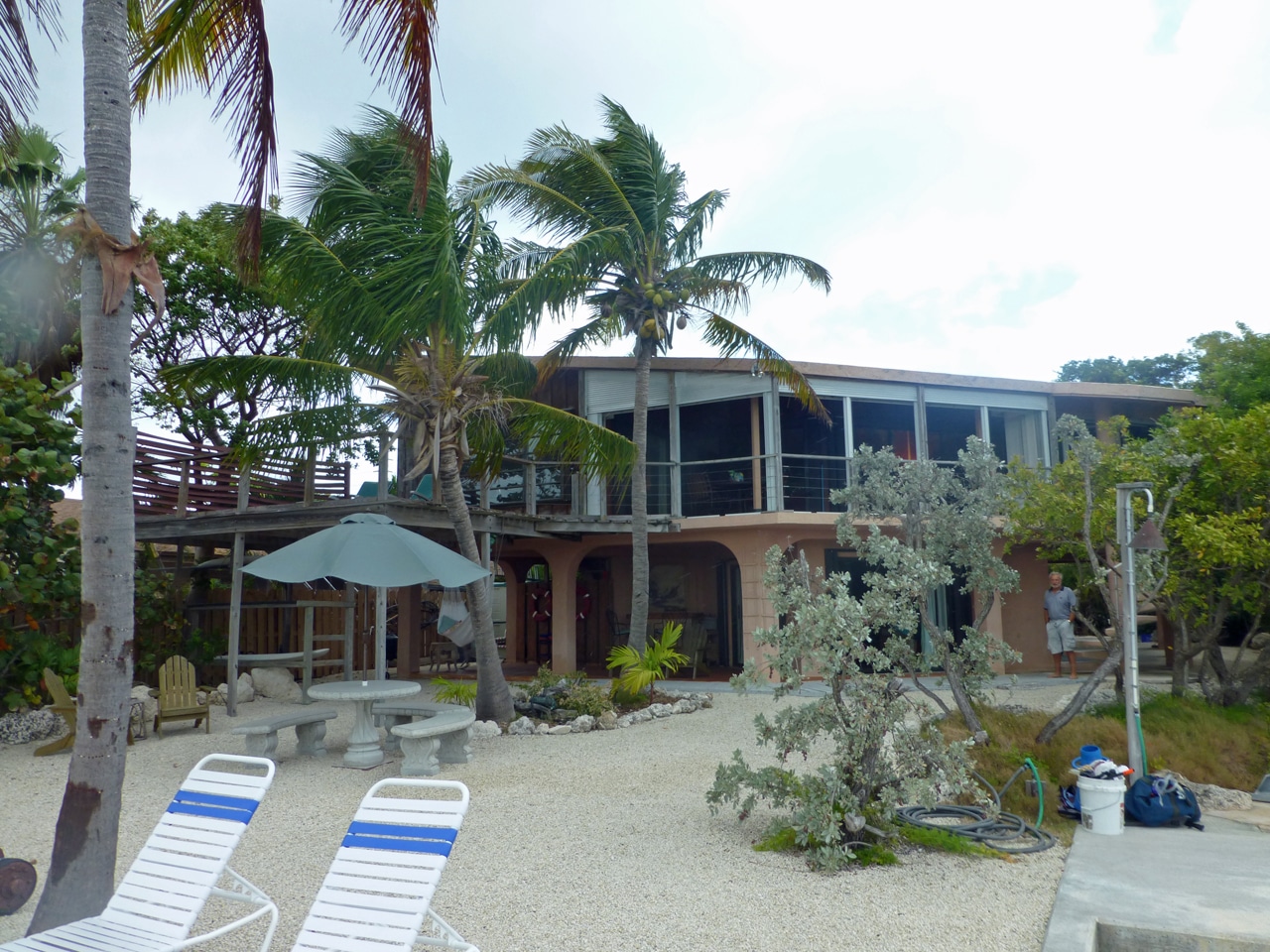 Upper Keys Rentals - By The Sea yard