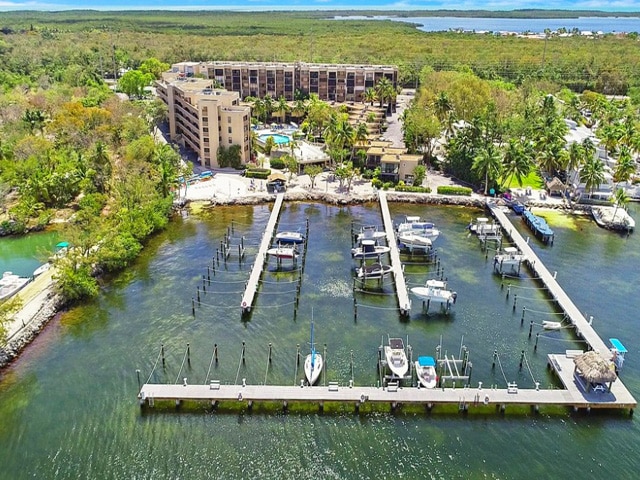 Upper Keys Rentals - Moon Bay Condos marina