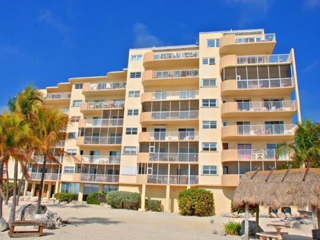 Upper Keys Rentals - SeaGulls Condominium beach