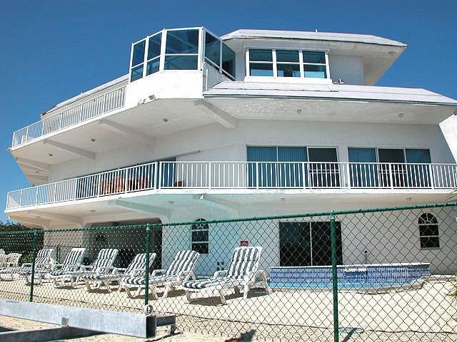 Upper Keys Rentals - Seaside Sanctuary back of house